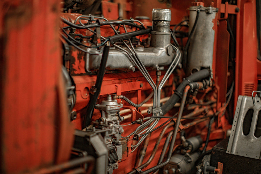 Diesel tractor engine with fuel injection pump and injector lines